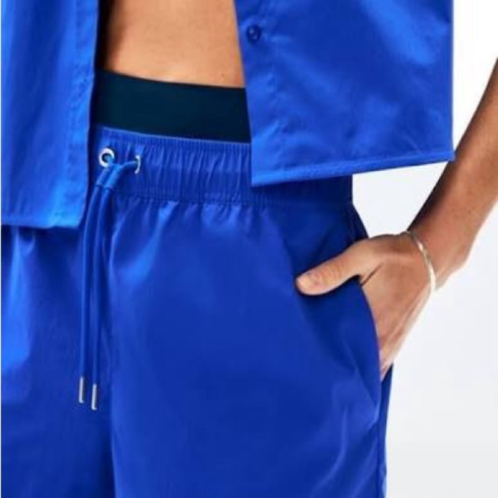 Athleta Midday Mid Rise Short in the color Varsity Blue